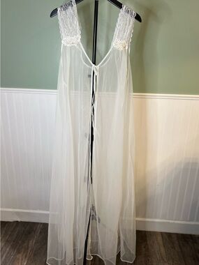 Beautiful Soft Sheer Lace-Trim White Long Robe w/Floral Sequin Accents